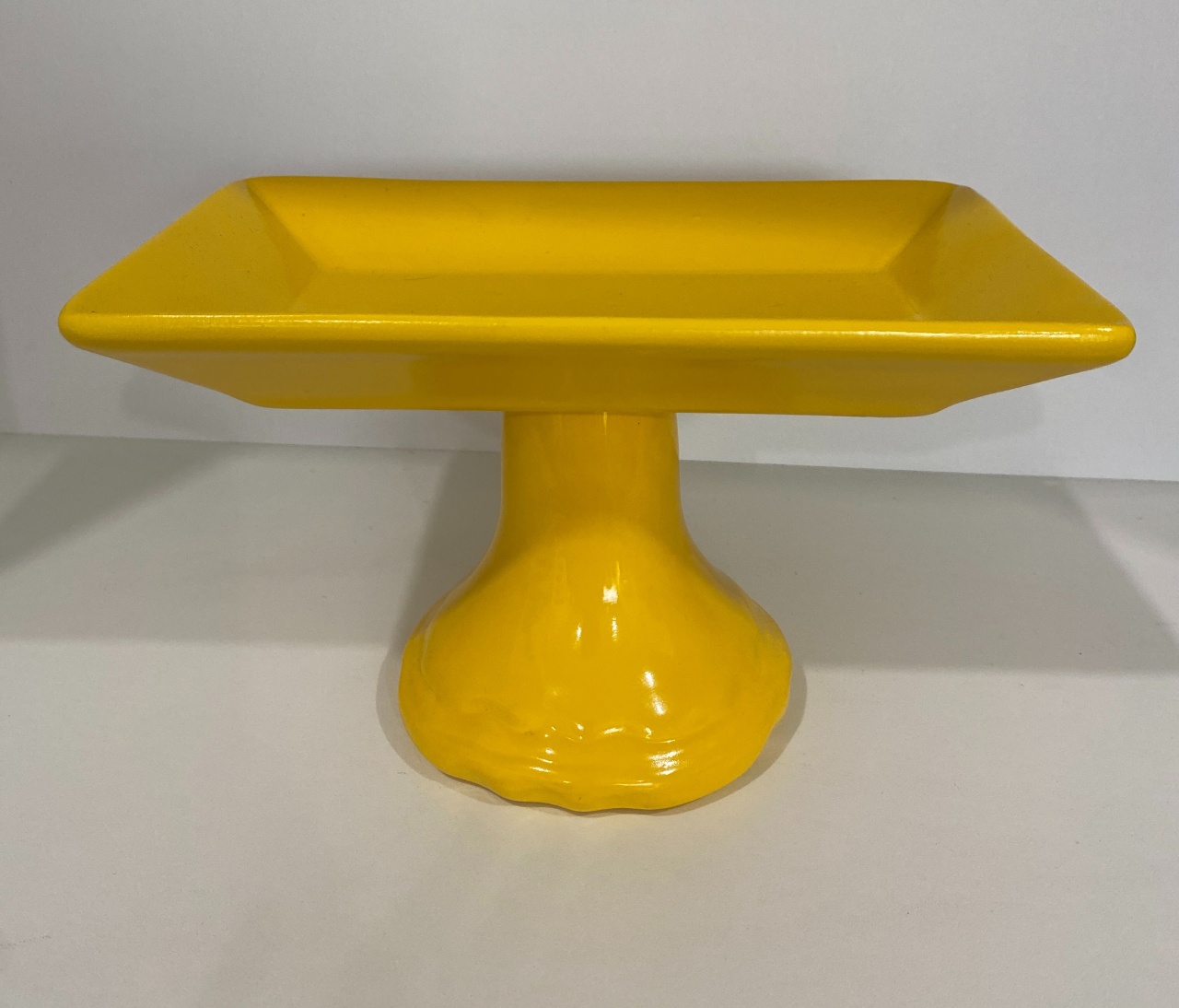 314- Bandeja Ceramica  Retangular C/ Apoio  Detalhe Lisa Amarelo Canario 14 Cm Larg X 22,5 Cm Comp X 13,5 Cm Alt - P - PRIME DECOR RJ