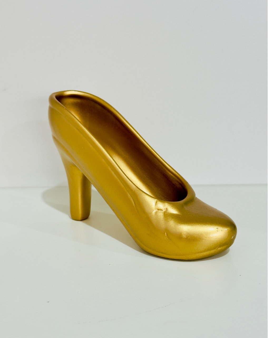 698- Sapatinho Dourado Enfeite de Cerâmica 15 Cm Comp X 11 Cm Alt - P - PRIME DECOR RJ