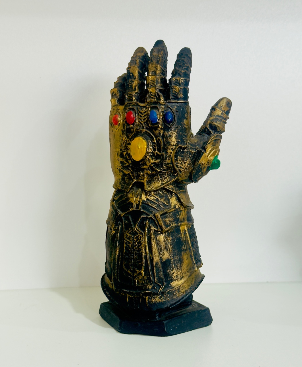 38- Escultura Manopla Do Infinito Marvel de Resina Dourado Envelhecido "Thanos" 26 Cm - M - PRIME DECOR RJ