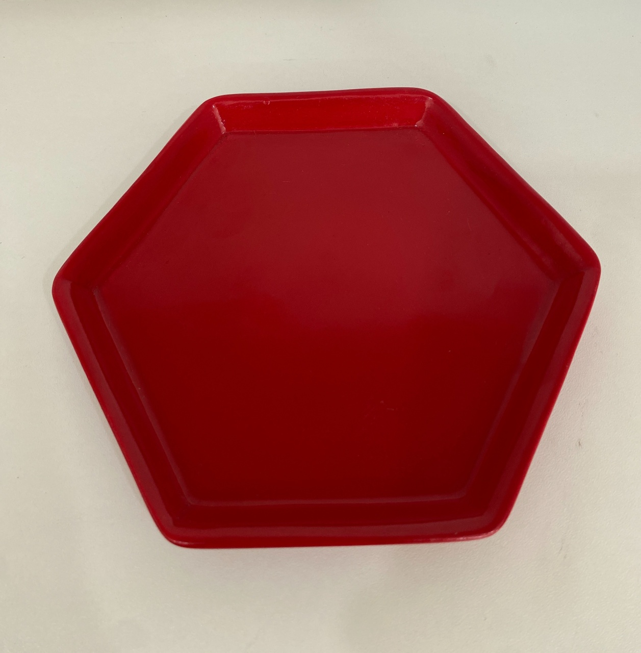 360- Bandeja Ceramica Sextavada Vermelho Carmin 17,5 Cm  X 2 Cm Alt - Pp - PRIME DECOR RJ