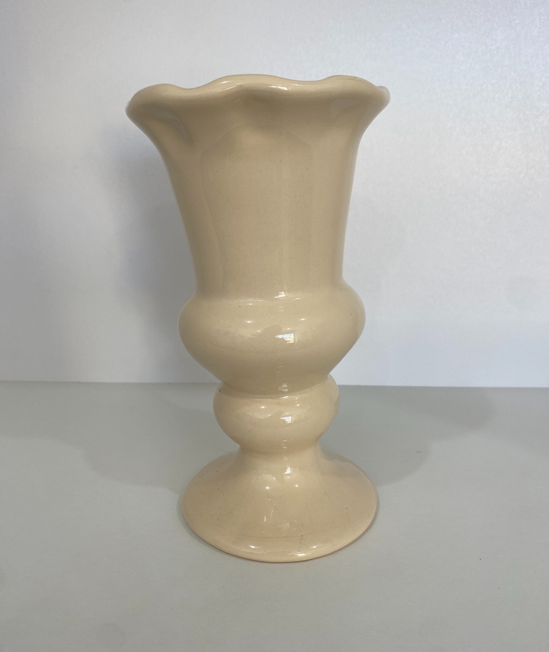 482- Vaso de Ceramica Detalhe Taça Lirio Palha 12 Cm Larg X 20,5 Alt M - PRIME DECOR RJ