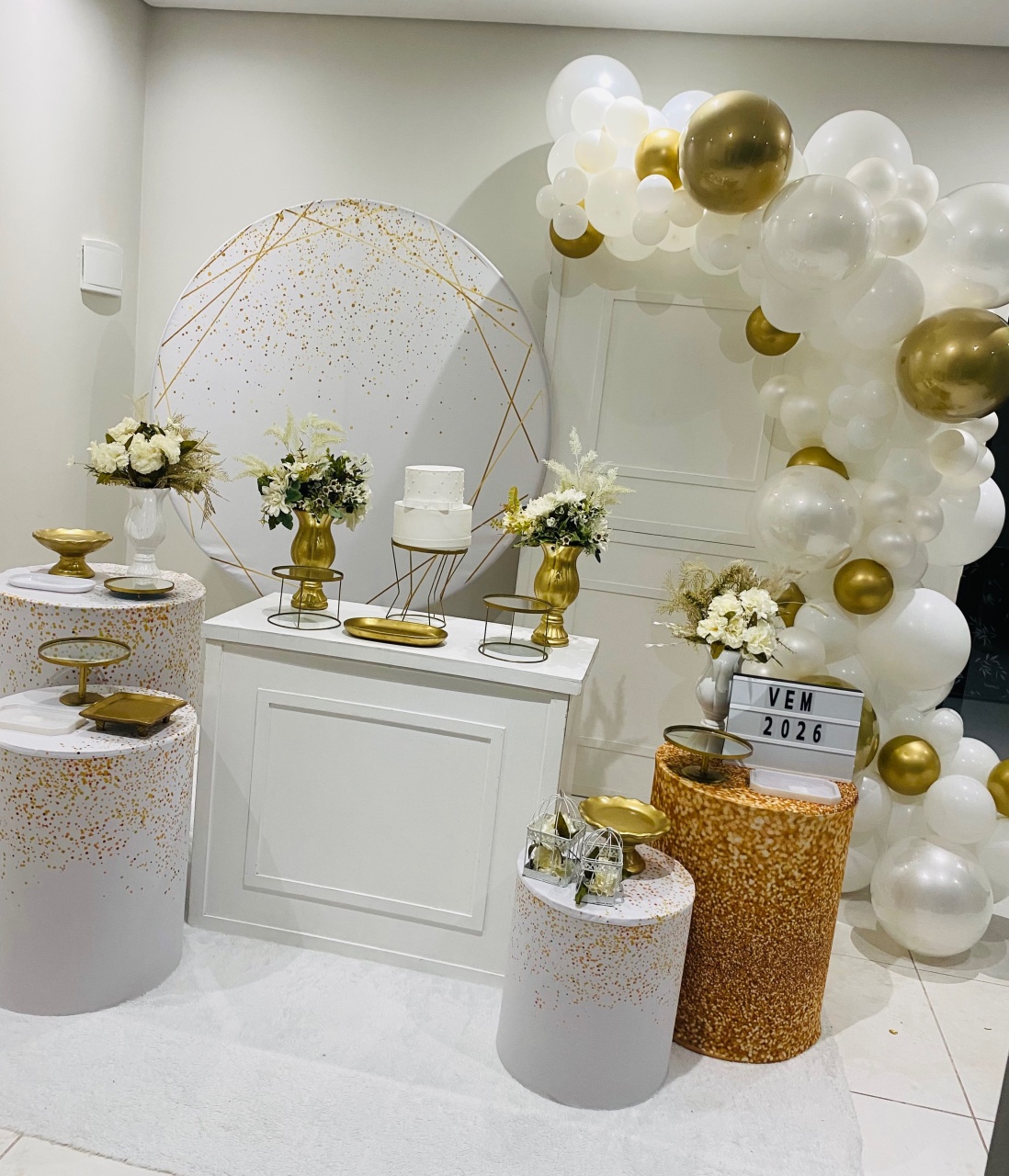 Brilho Branco E Dourado - Art's Camila's Decorações 