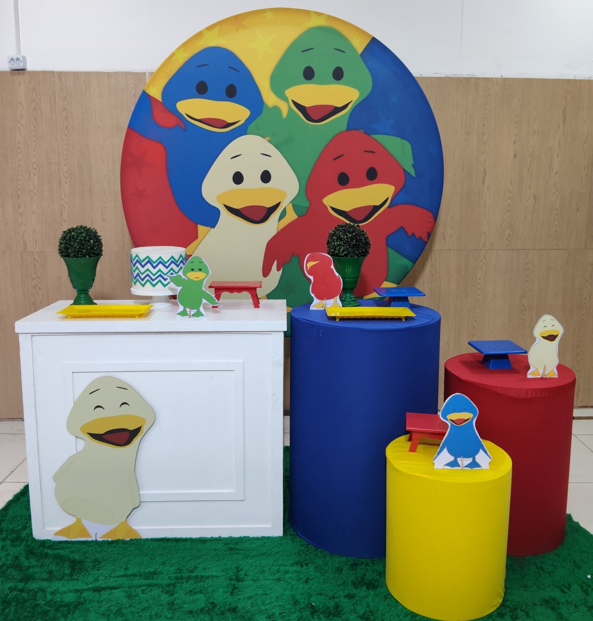 Patinho Amarelinho Mesa - Art's Camila's Decorações 