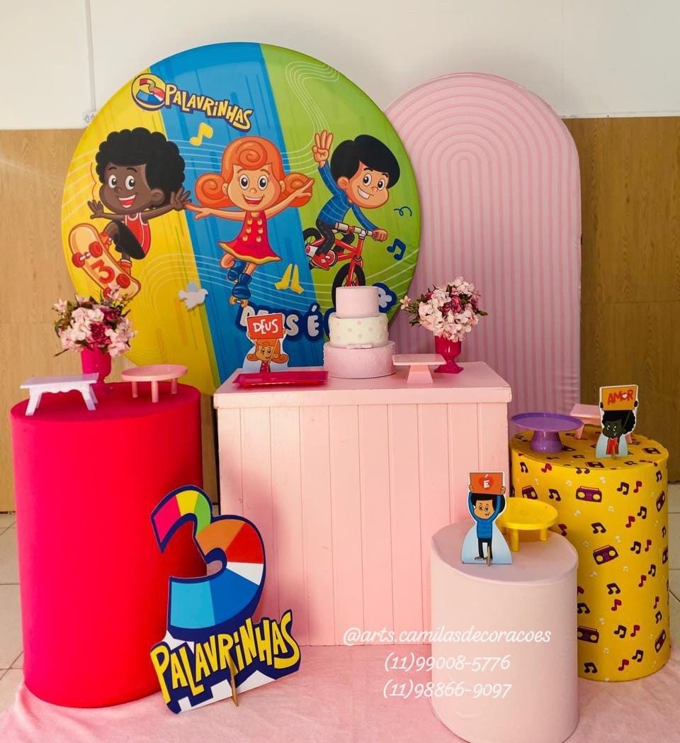 Três Palavrinhas Mesa + Painel Menina  - Art's Camila's Decorações 