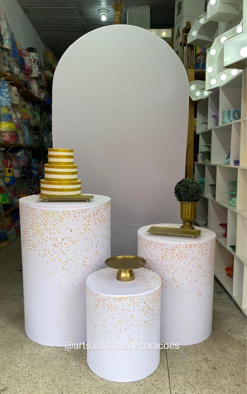 Branco Com Dourado Romano  - Art's Camila's Decorações 