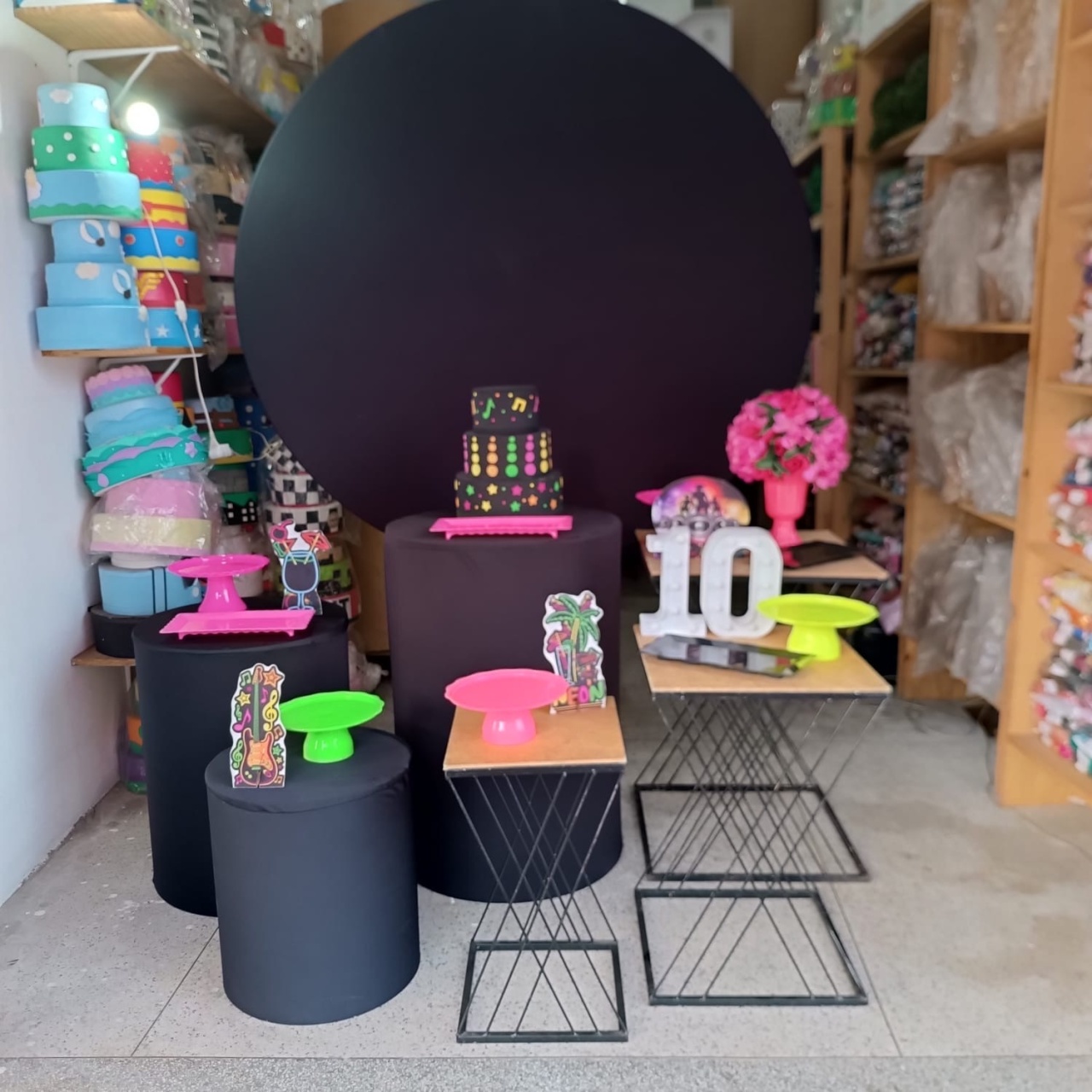 Neon Mesas de Ferro + Cilindros  - Art's Camila's Decorações 