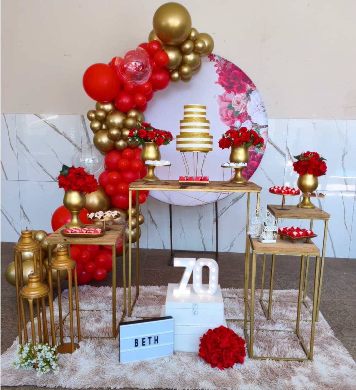 Floral Vermelho E Dourado - Art's Camila's Decorações 