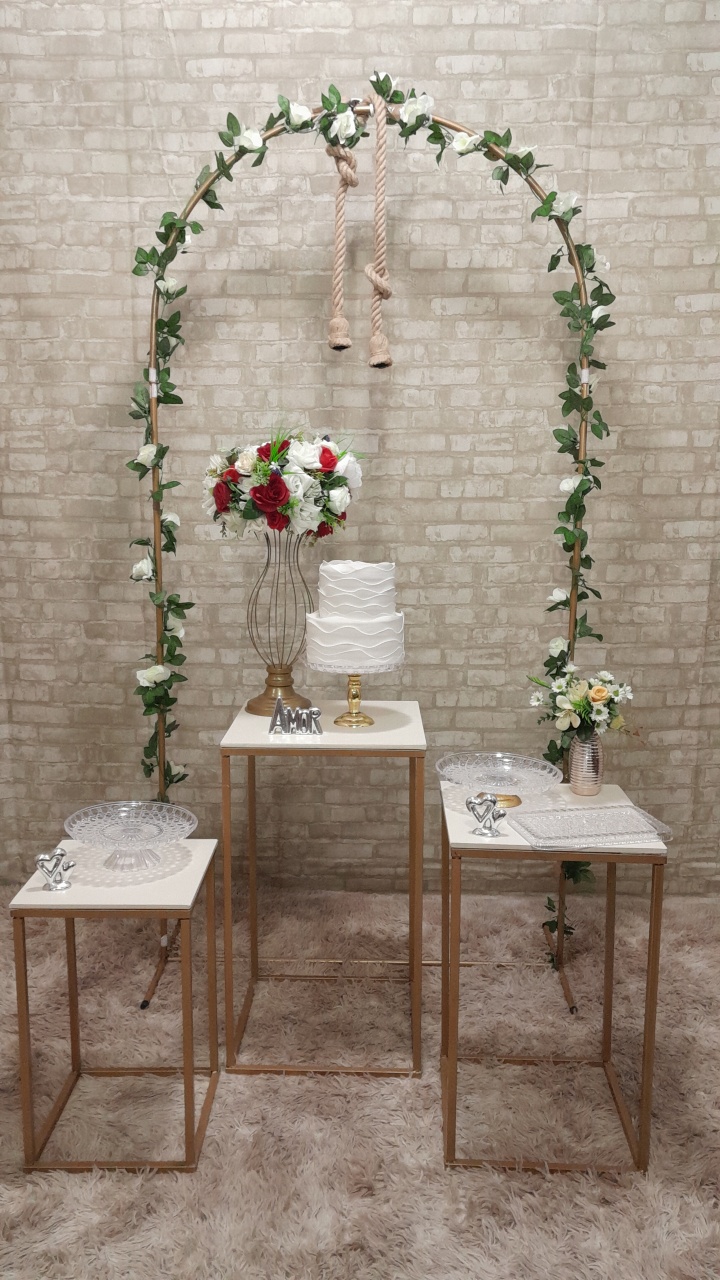 Composê Casamento Romamo Floral Branco/Vermelho  - Up Festas 