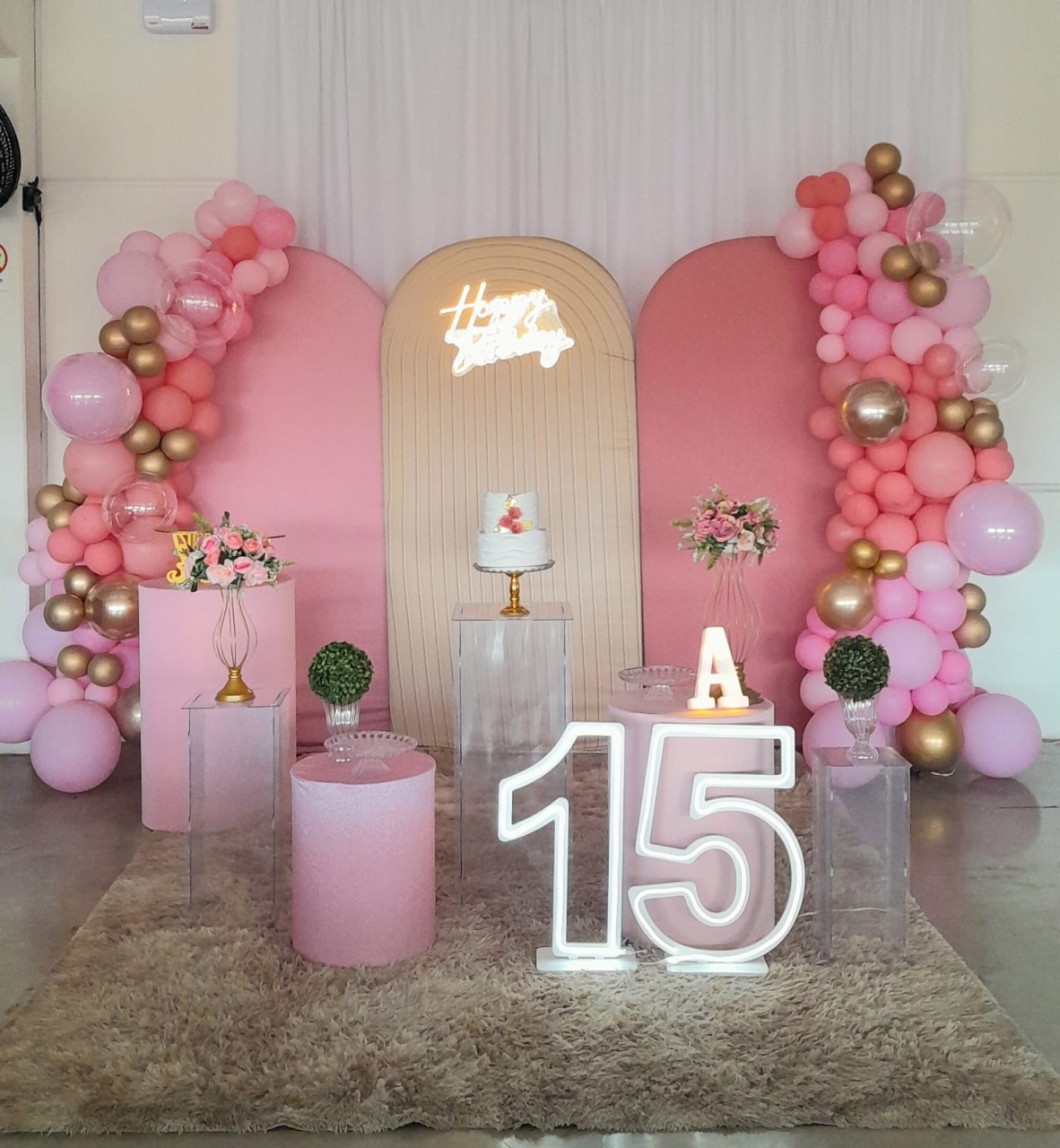 Composição 15 Anos Rosa/Dourado  - Up Festas 