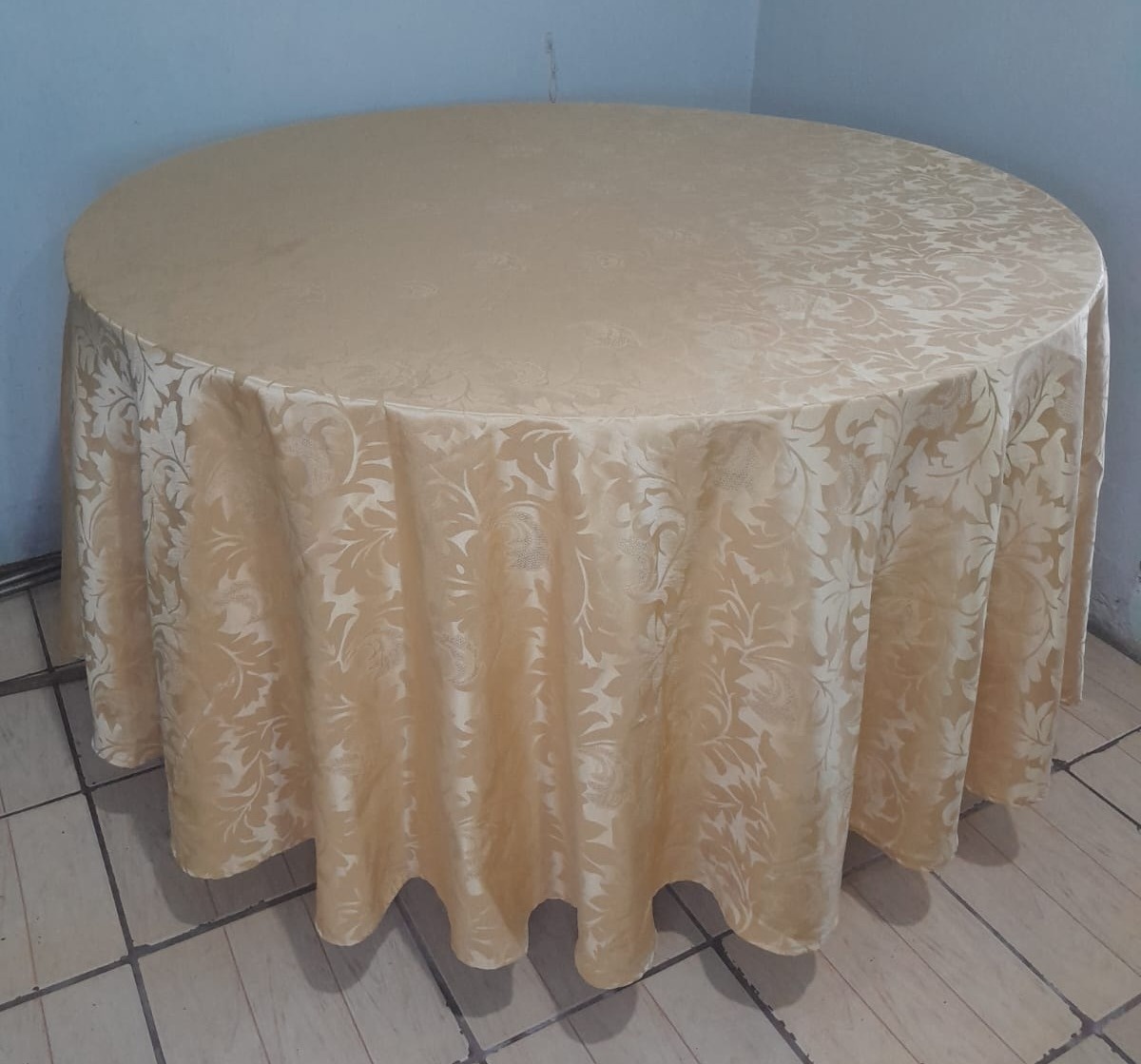 Toalha Redonda Dourada Jacquard 2,80Metros - FranciS Decorações