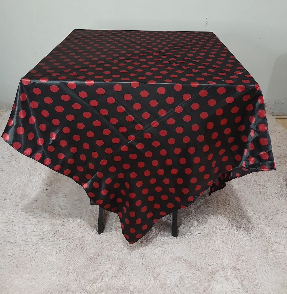 Toalha Preta Poa Vermelho 1,5X1,5   - FranciS Decorações