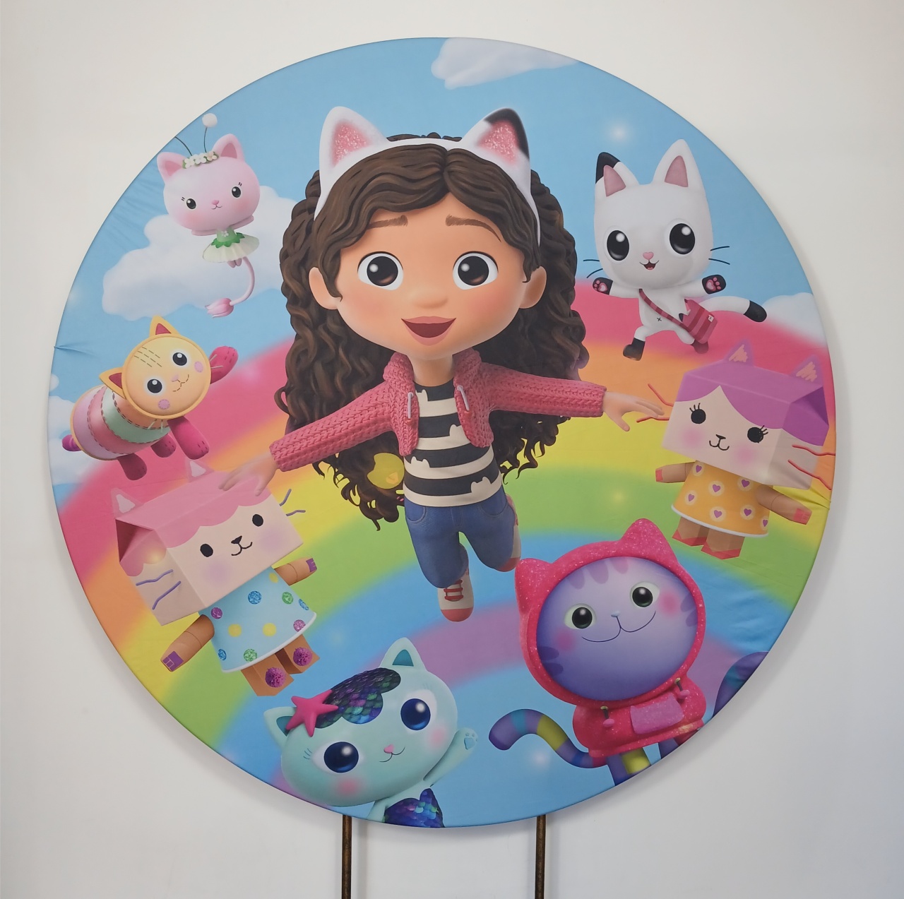 Painel Redondo - Casa Mágica de Gabby 2 - Doces Festas Decorações e Pegue e Monte