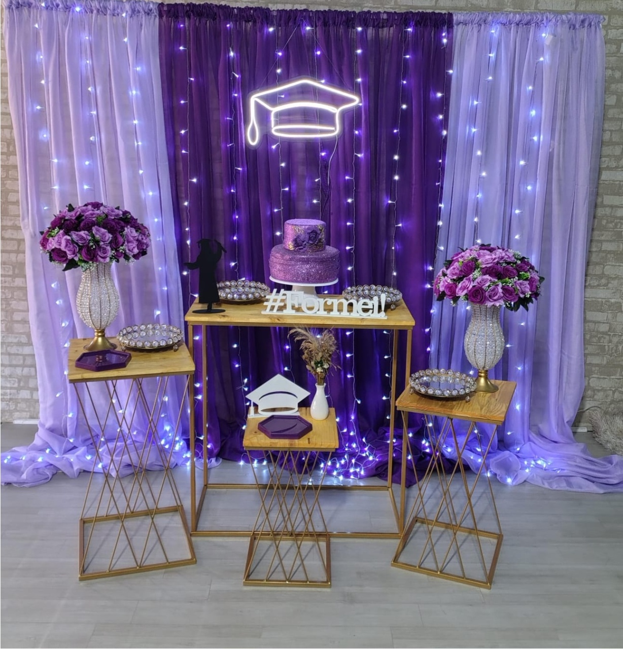 Formatura Roxo Com Cortinas E Led (Composição) * - Bn Decorações 