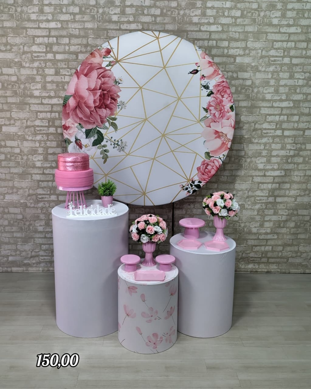 Painel Branco Com Rosas E Risco Dourado (Encanto) 2 - Bn Decorações 