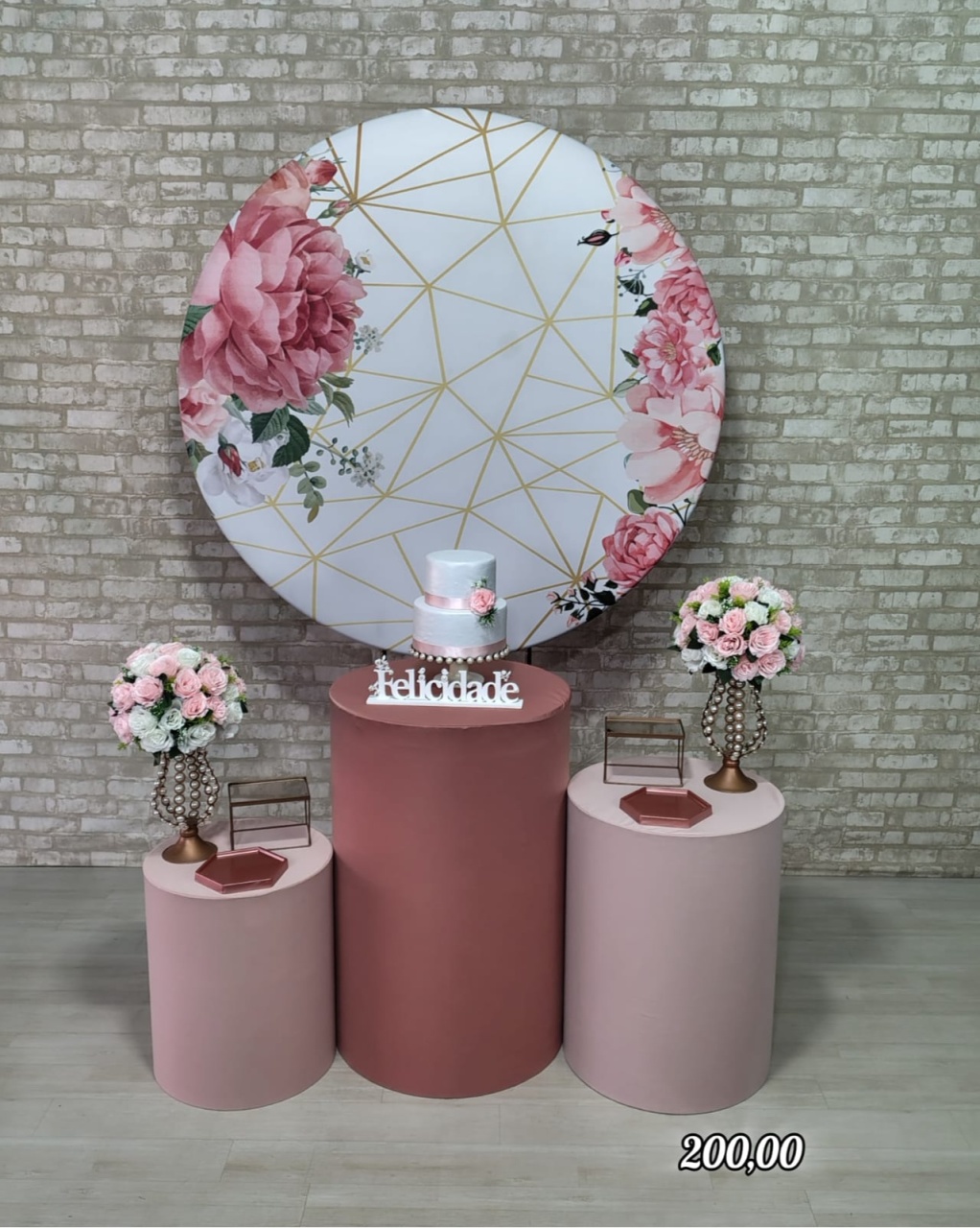 Painel Branco Com Rosas E Risco Dourado (Composição) Ref:0087 * - Bn Decorações 