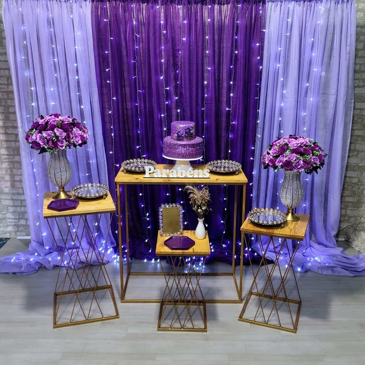 Roxo Com Cortinas E Led (Composição) * - Bn Decorações 