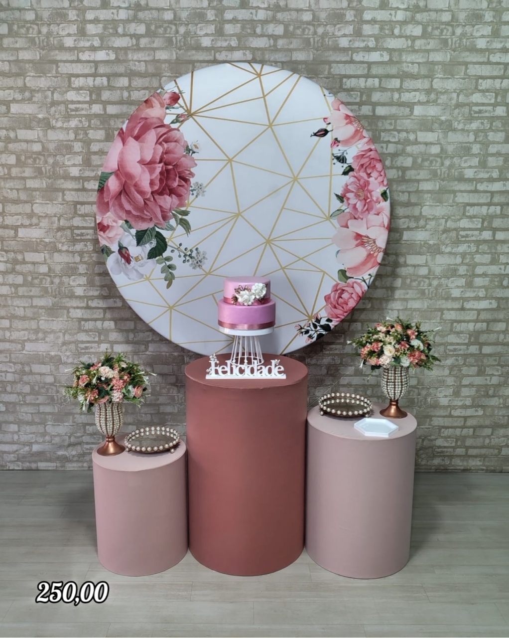 Painel Branco Com Rosas E Risco Dourado (Composição) 2 - Bn Decorações 