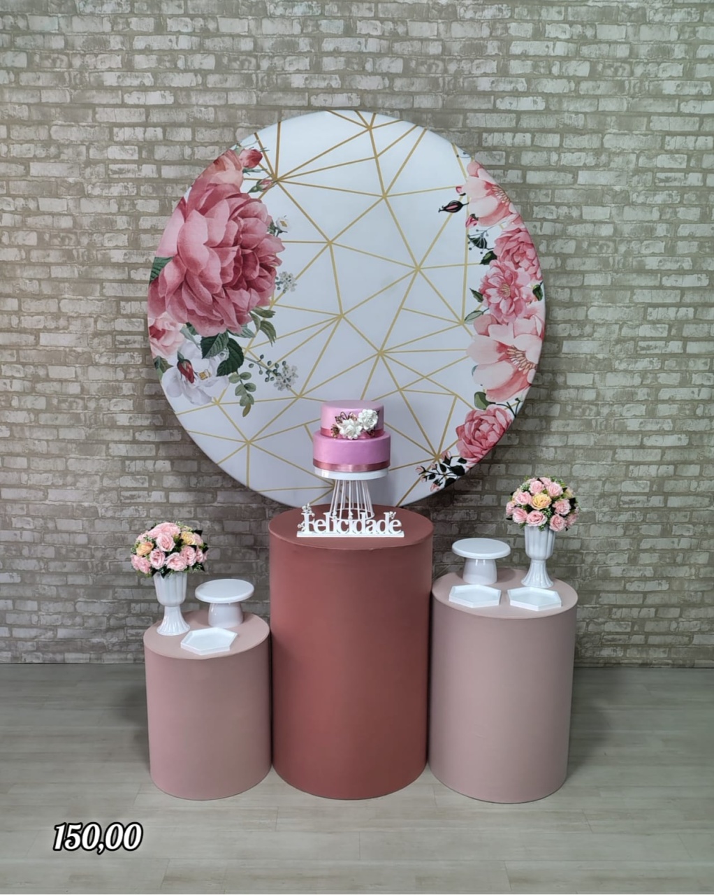 Painel Branco Com Rosas E Risco Dourado (Encanto) 1 - Bn Decorações 