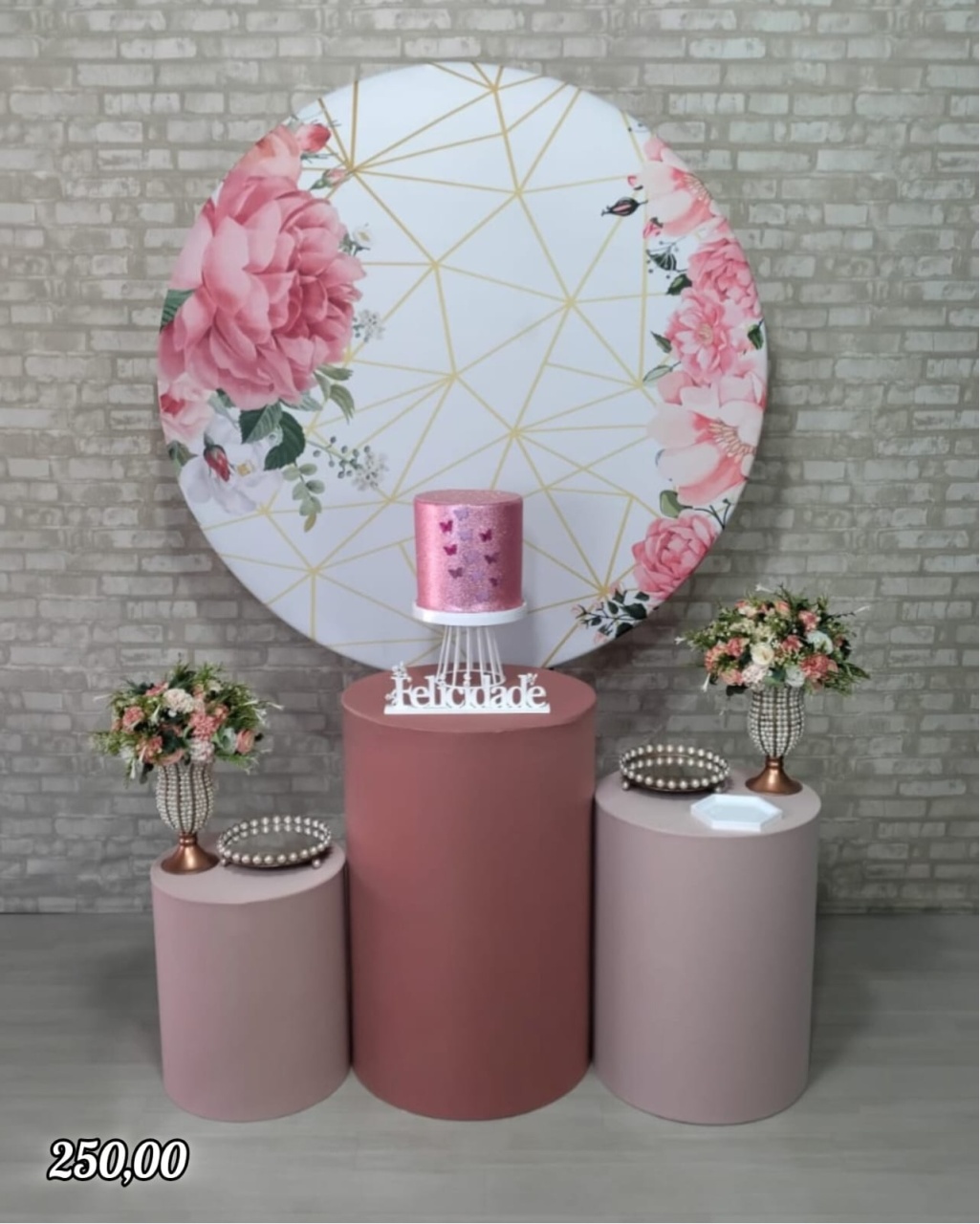 Painel Branco Com Rosas E Risco Dourado (Composição) 1 - Bn Decorações 