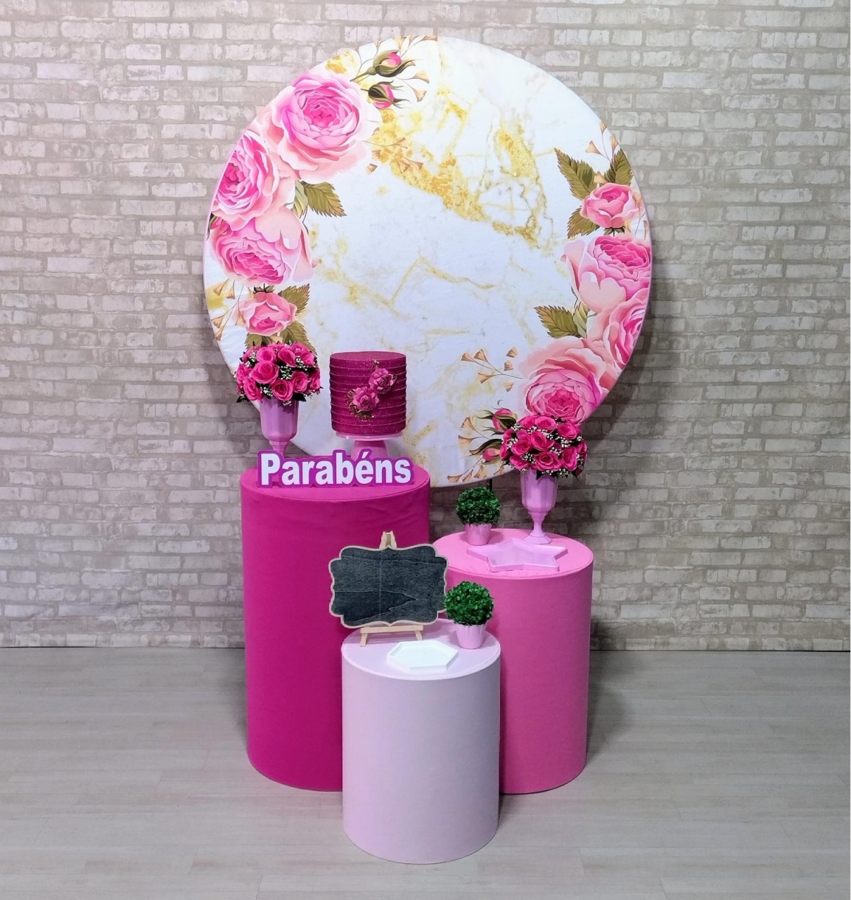 Painel Branco Com Rosa (Encanto) 4 * - Bn Decorações 