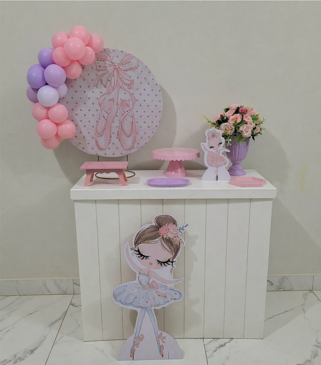 Mini Kit de Mesa Com Cômoda E Display de Chão Bailarina - Balo Mais Festas Pegue E Monte