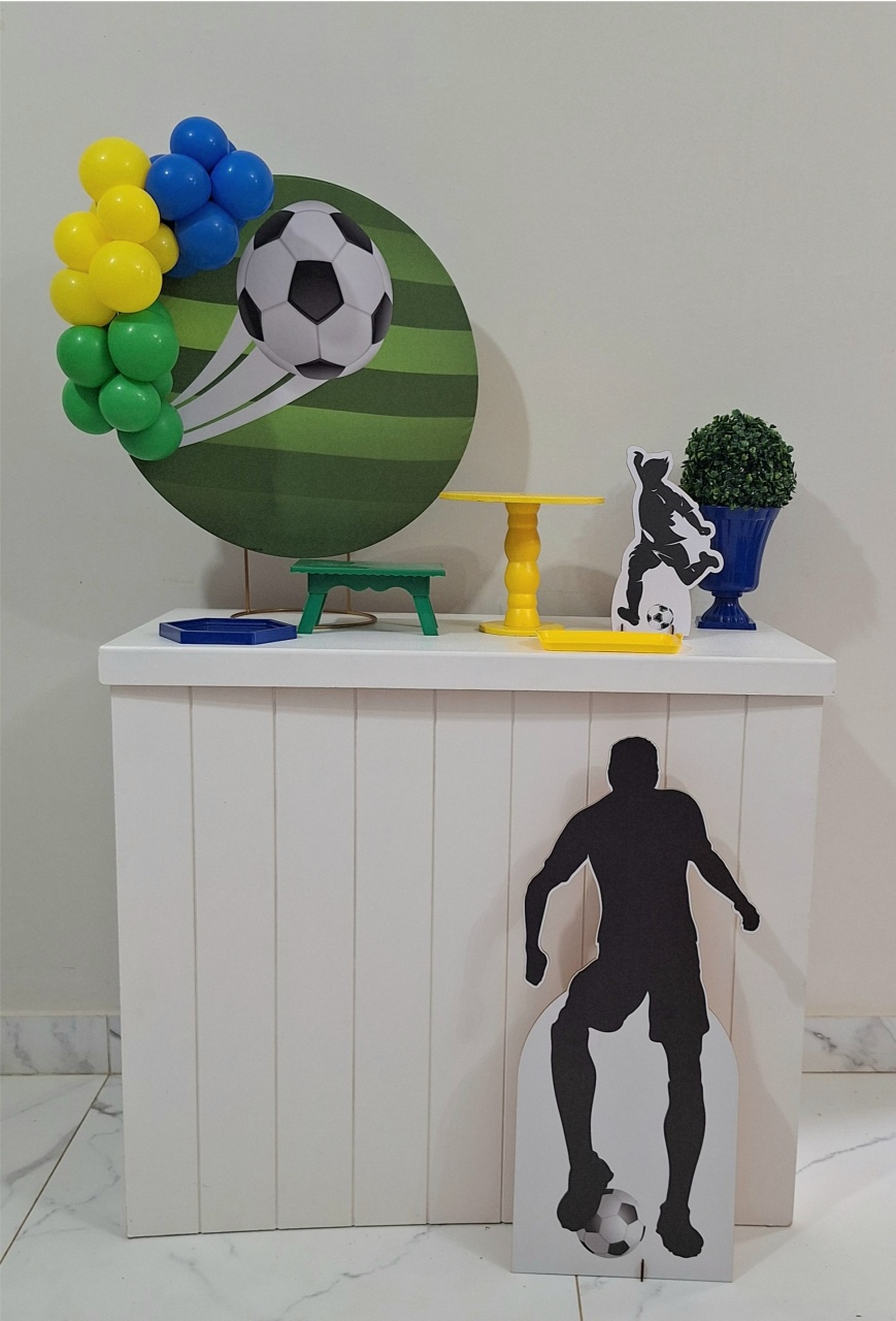 Mini Kit de Mesa Com Cômoda E Display de Chão Brasil Futebol Copa - Balo Mais Festas Pegue E Monte