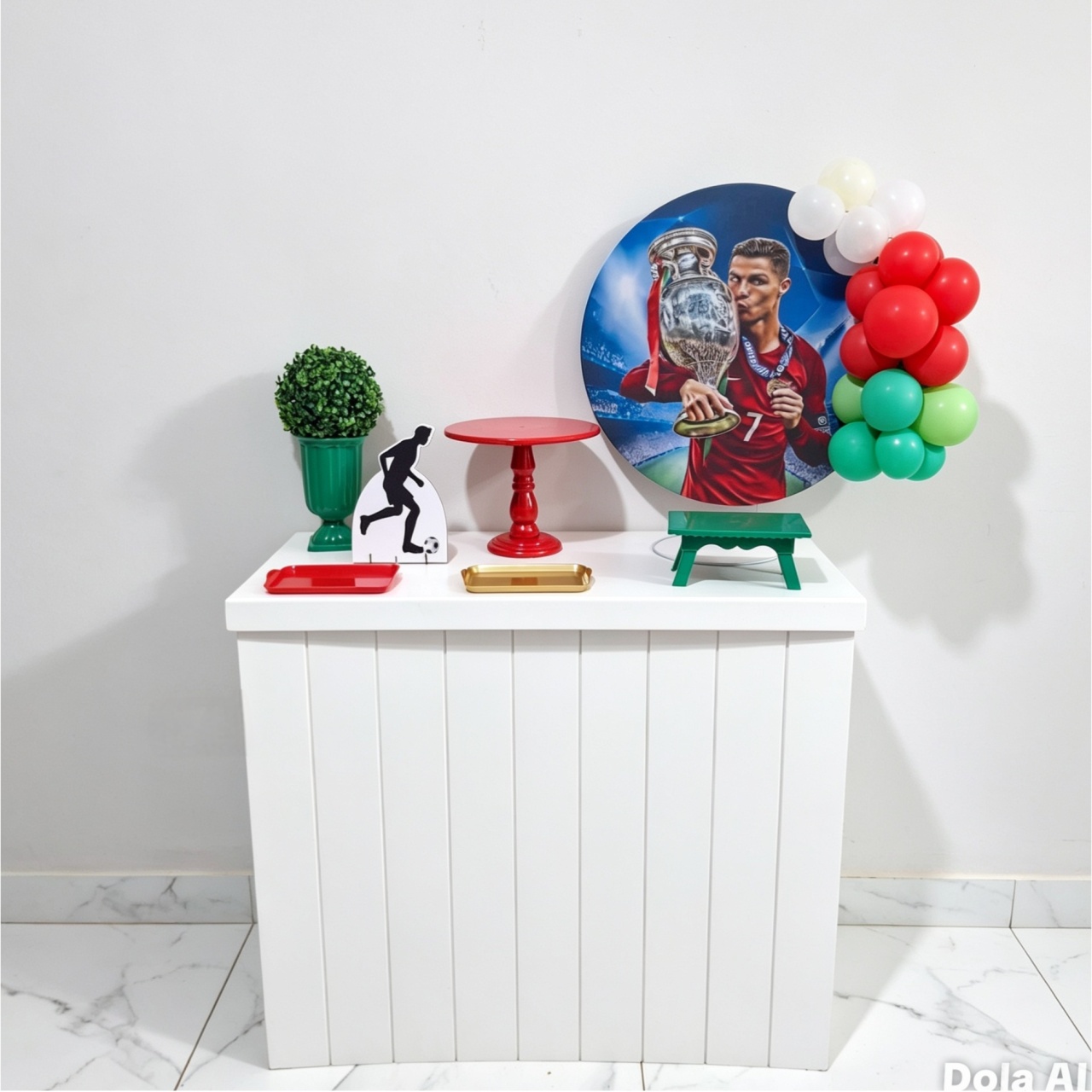 Mini Kit de Mesa Com Cômoda Cristiano Ronaldo - Balo Mais Festas Pegue E Monte