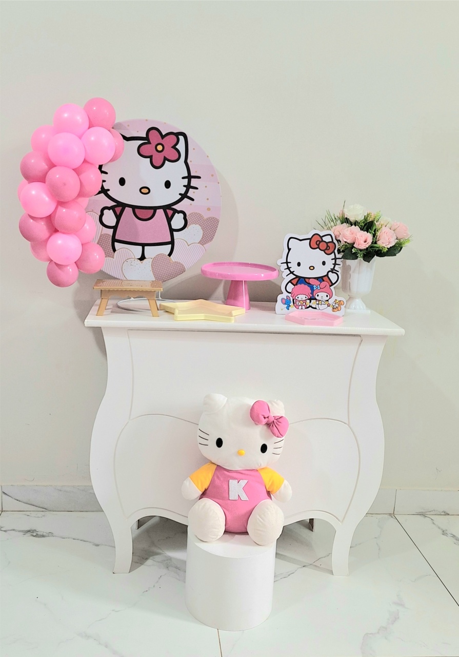 Mini Kit de Mesa Com Cômoda E Display de Chão Hello Kitty - Balo Mais Festas Pegue E Monte