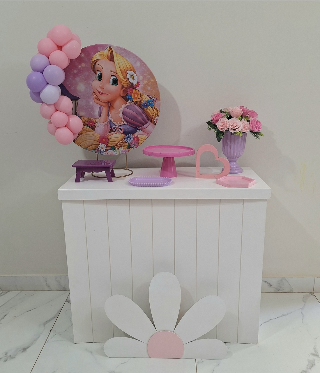 Mini Kit de Mesa Com Cômoda E Display de Chão Rapunzel - Balo Mais Festas Pegue E Monte