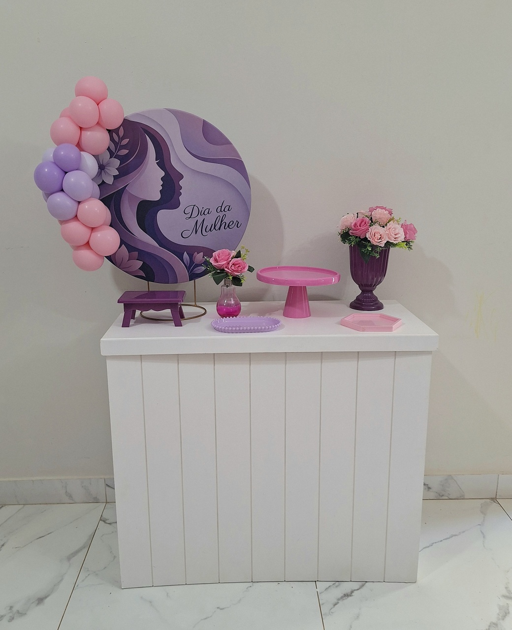 Mini Kit  Com Mesa Cômoda Dia da Mulher  - Balo Mais Festas Pegue E Monte