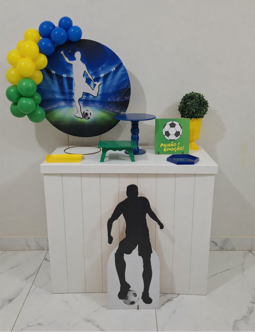 Mini Kit de Mesa Com Cômoda E Display de Chão Futebol Copa 03 - Balo Mais Festas Pegue E Monte
