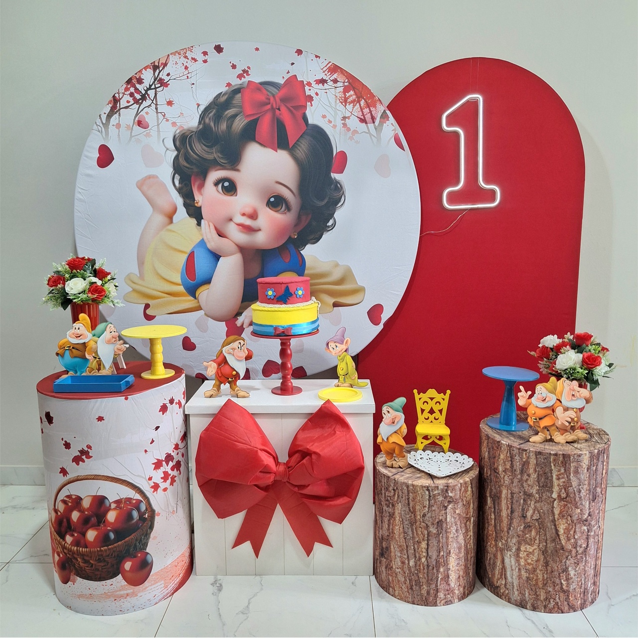 Branca de Neve Baby Excepcional Com Led - Balo Mais Festas Pegue E Monte