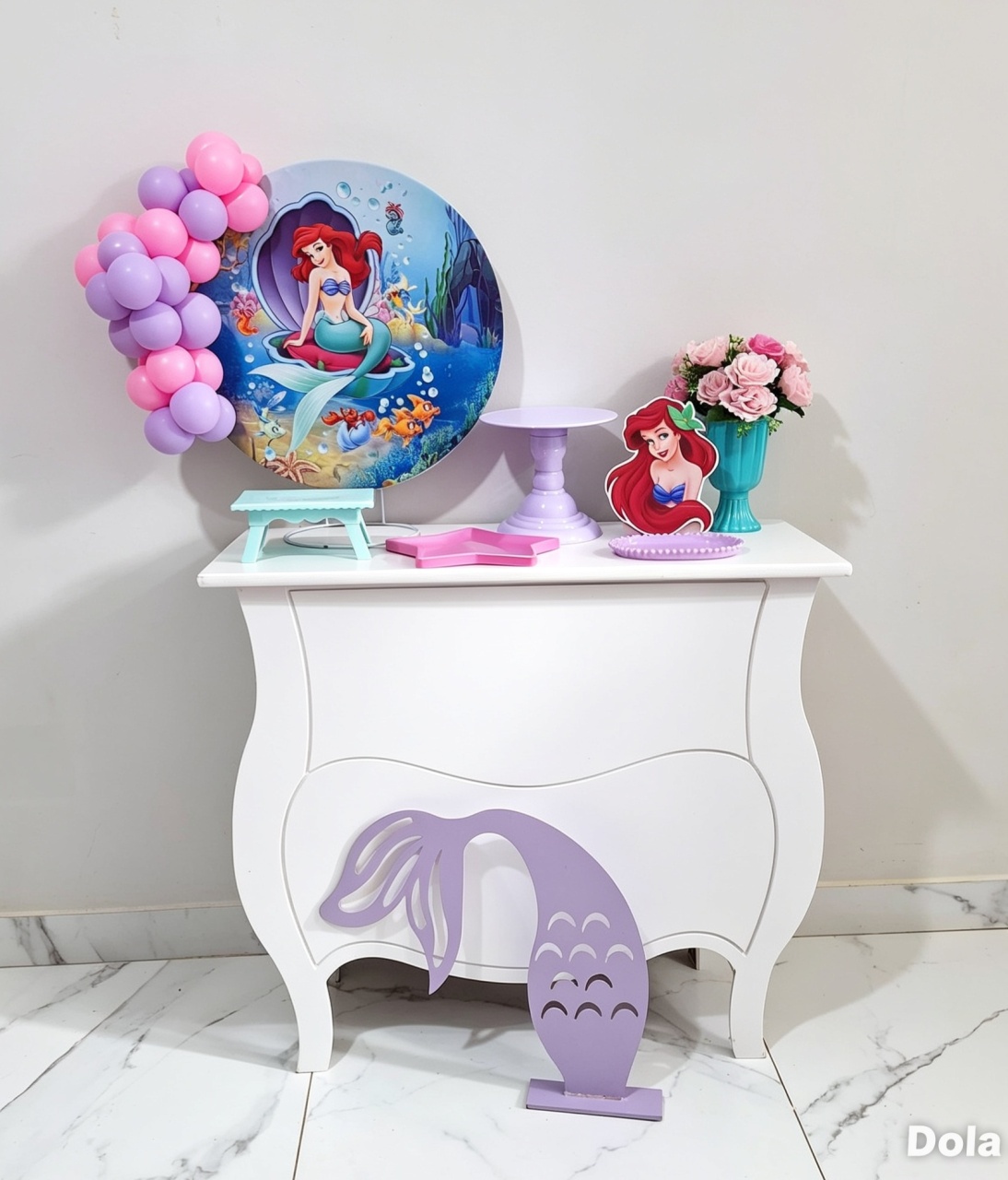Mini Kit de Mesa Com Cômoda E Display de Chão Ariel A Pequena Sereia - Balo Mais Festas Pegue E Monte