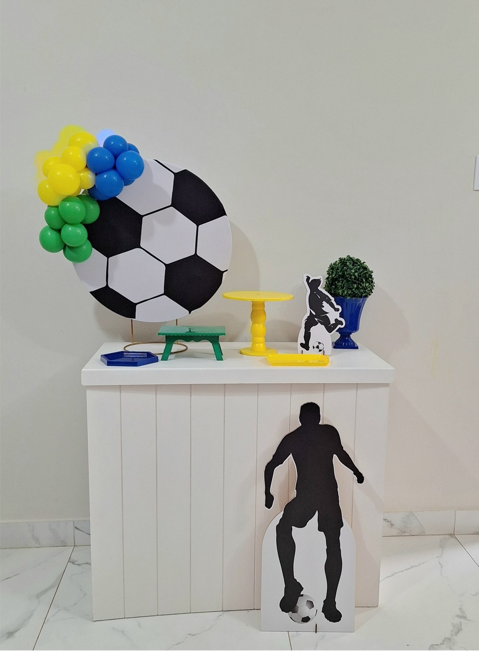 Mini Kit de Mesa Com Cômoda E Display de Chão Brasil Futebol Copa 2 - Balo Mais Festas Pegue E Monte