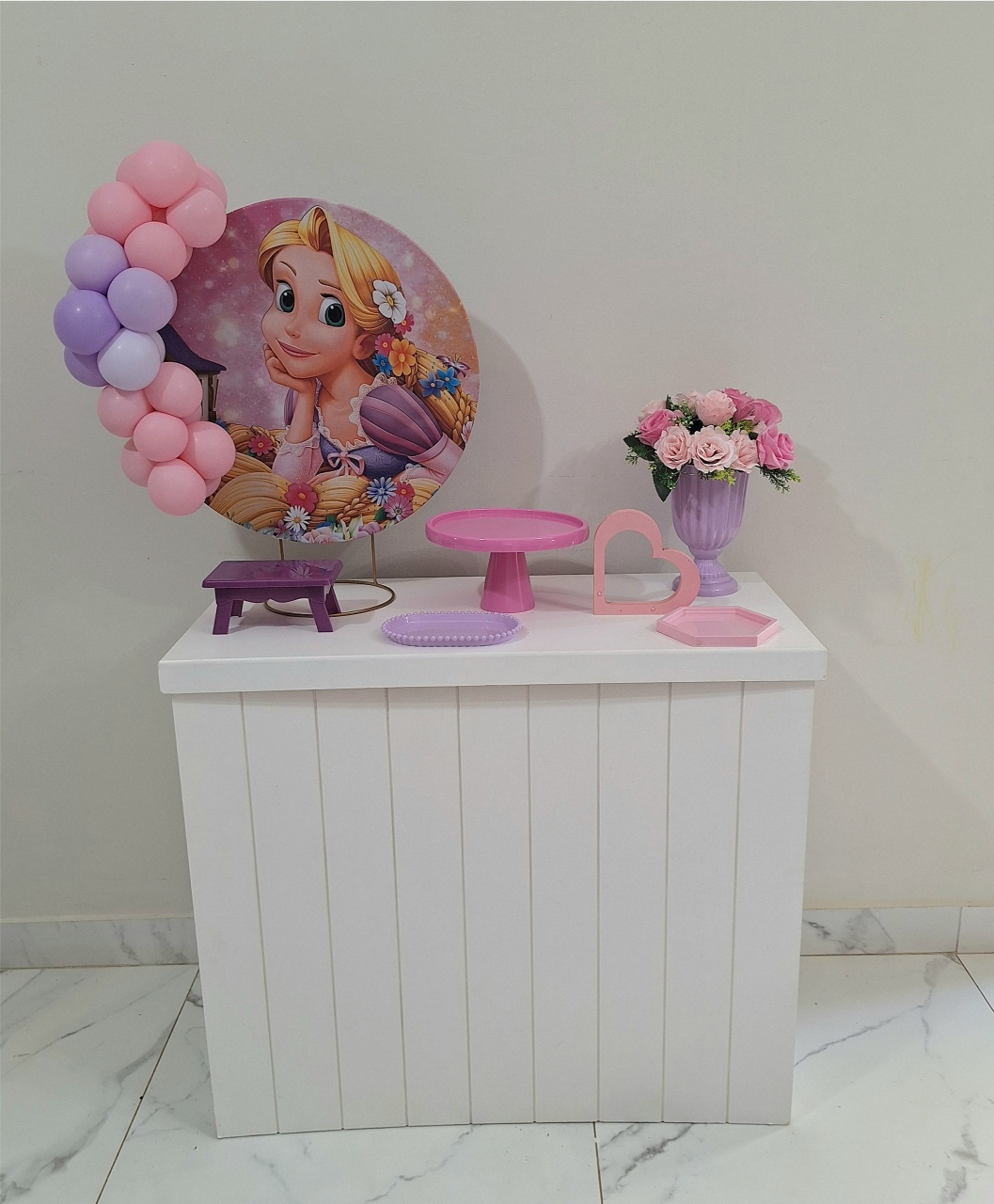 Mini Kit de Mesa Com Cômoda Rapunzel - Balo Mais Festas Pegue E Monte