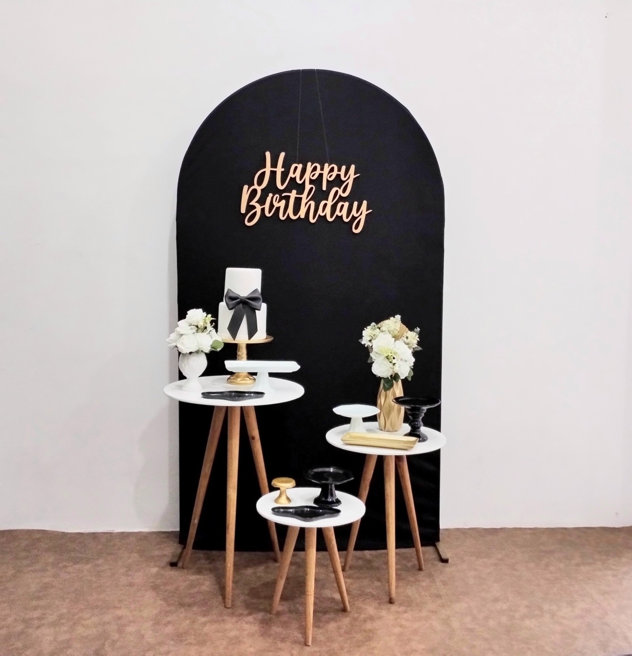 Kit Adulto Encanto Preto - Branco E Dourado  - Saroka Locacção