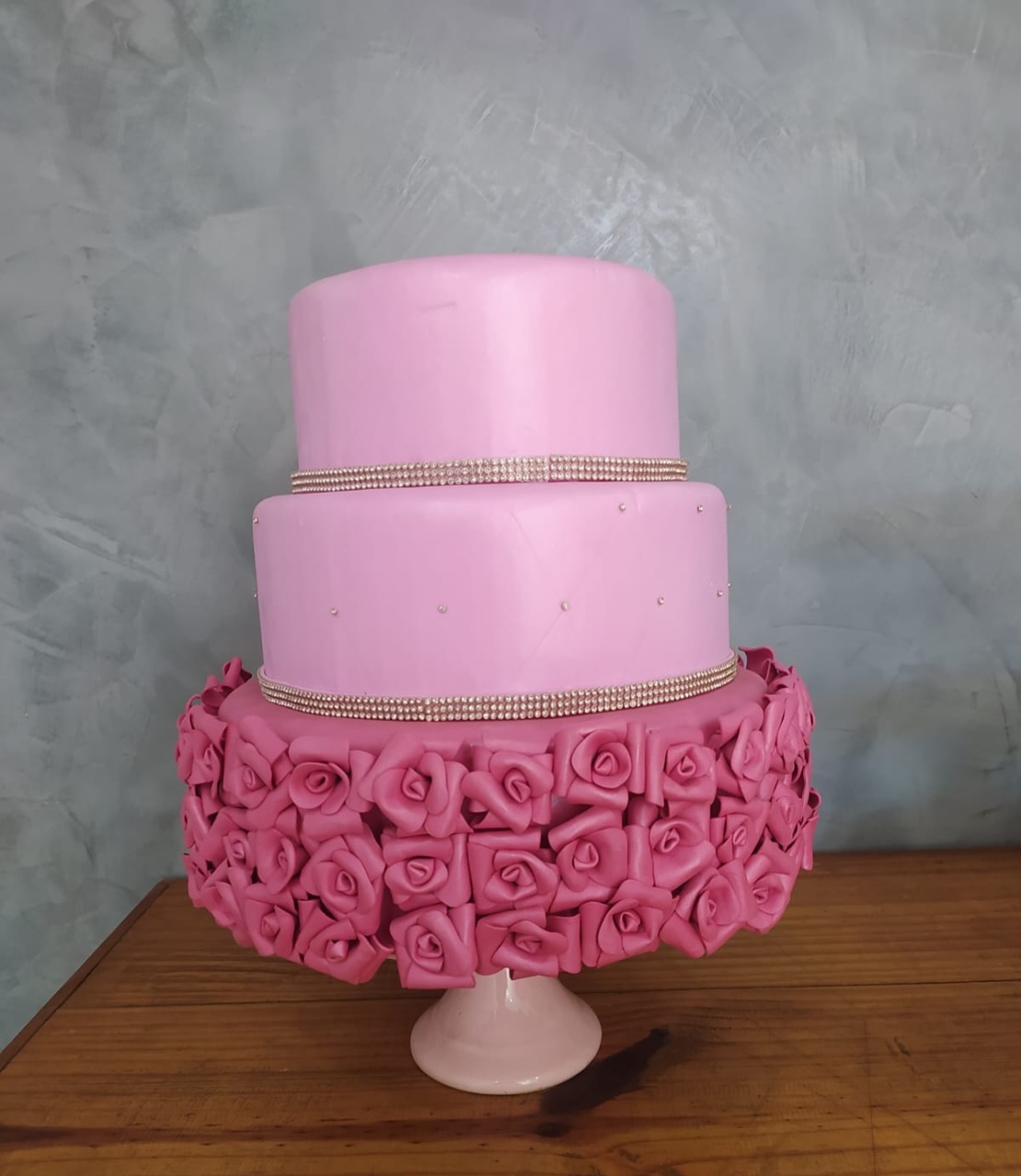 Bolo Fake Flores Rosa  - BELAARTEFESTASBH