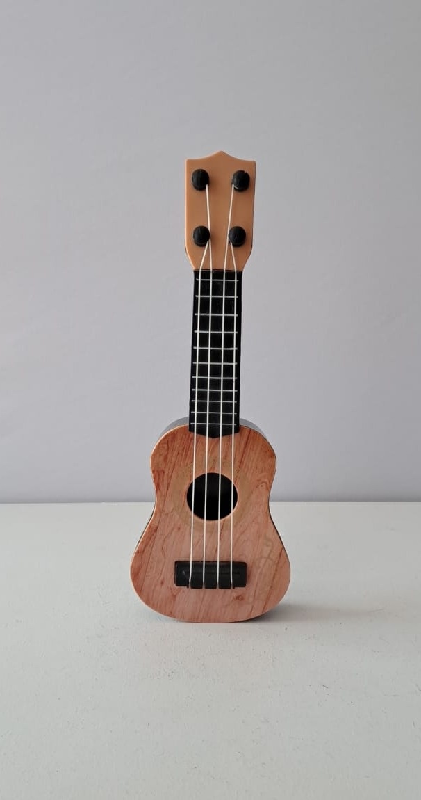 Cavaquinho Pequeno  - Mabelly Festas