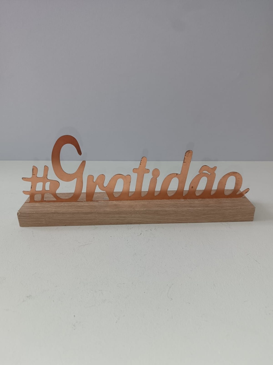 Palavra Gratidão Com Base Rose Gold  - Mabelly Festas