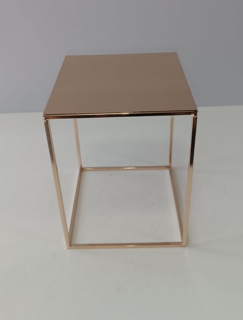 Suporte Quadrado M Dourado  - Mabelly Festas