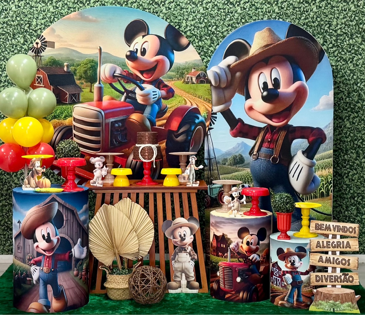 Mickey Fazendinha - Modelo 2 Com Painel Lateral Romano E Mesa - SofistiqueDecor