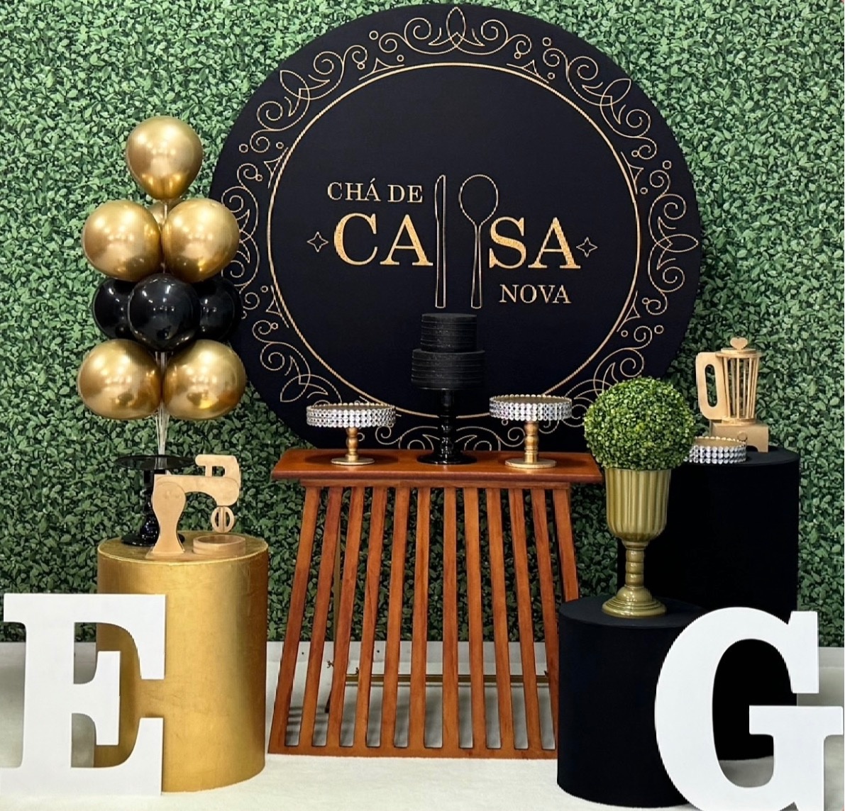 Chá de Casa Nova Preto E Dourado - SofistiqueDecor