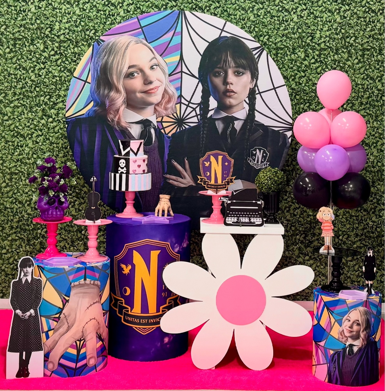 Wandinha E Enid - Modelo 3 - SofistiqueDecor