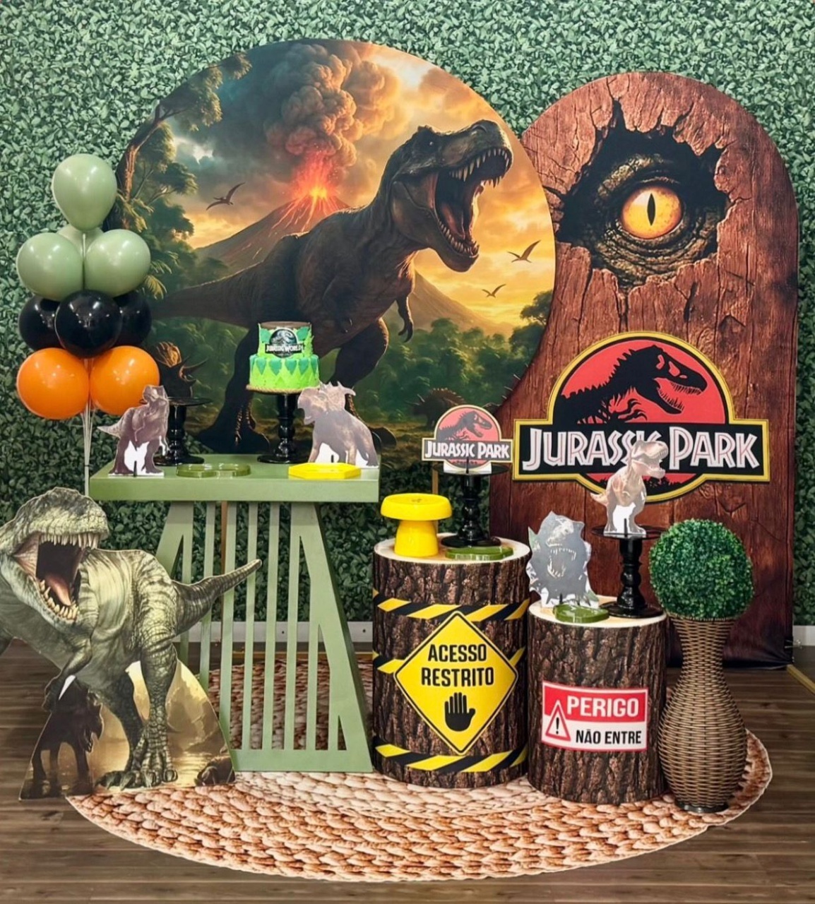 Jurassic Park Com Painel Romano - Modelo 2 - SofistiqueDecor