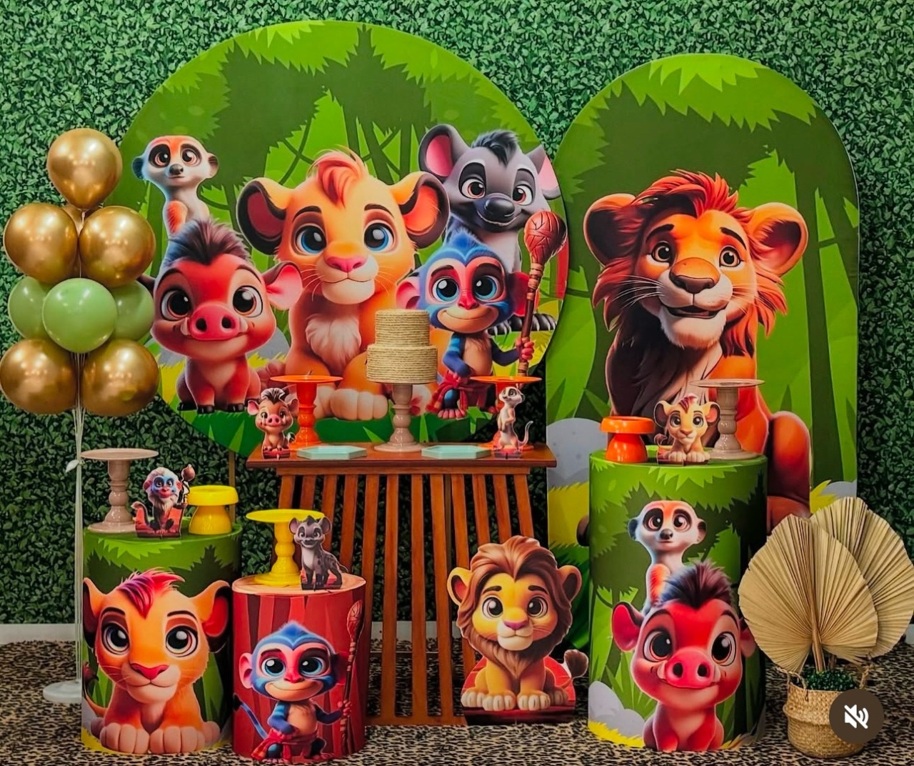 Rei Leão Cute Com Painel Lateral Romano E Mesa - SofistiqueDecor