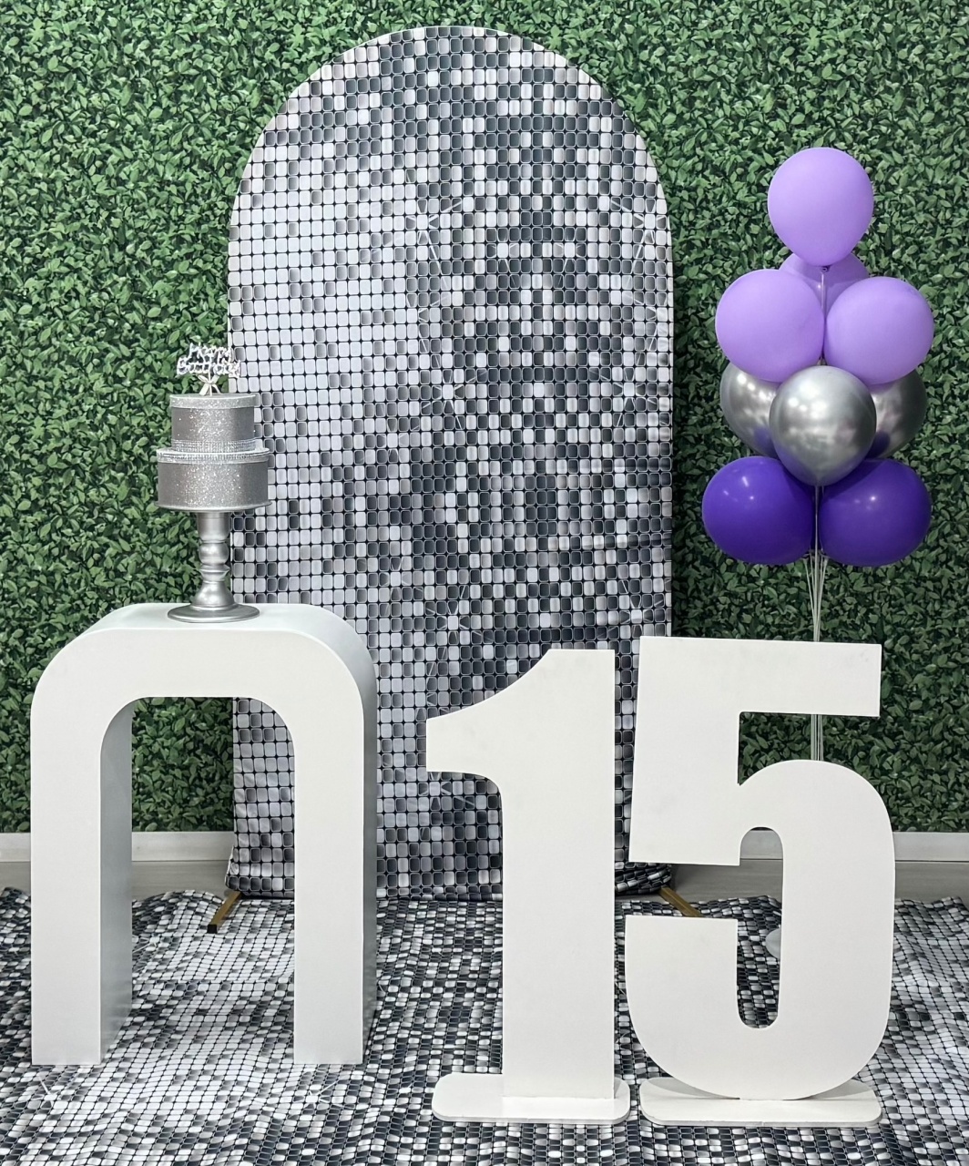 Painel Romano Prata 15 Anos - SofistiqueDecor