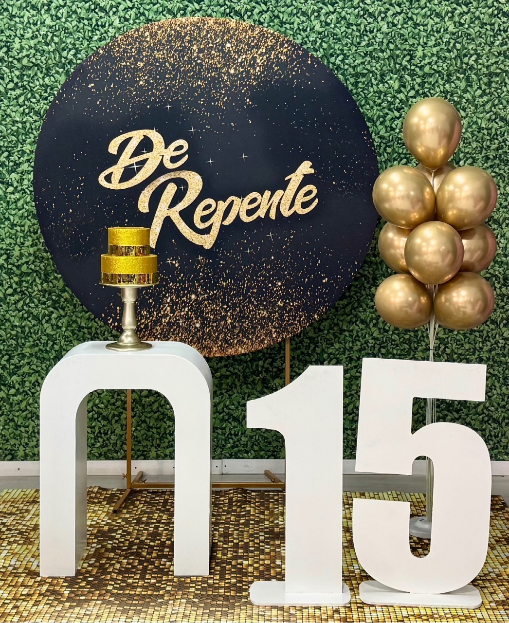 de Repente 15 Anos Preto E Dourado - SofistiqueDecor