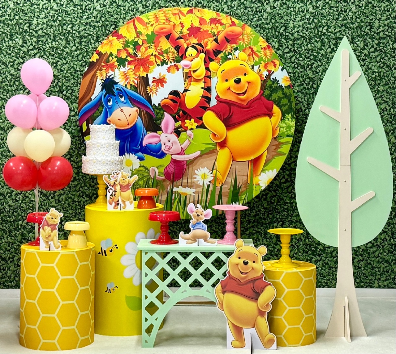 Ursinho Pooh Rosa Com Árvore de Mdf  - SofistiqueDecor