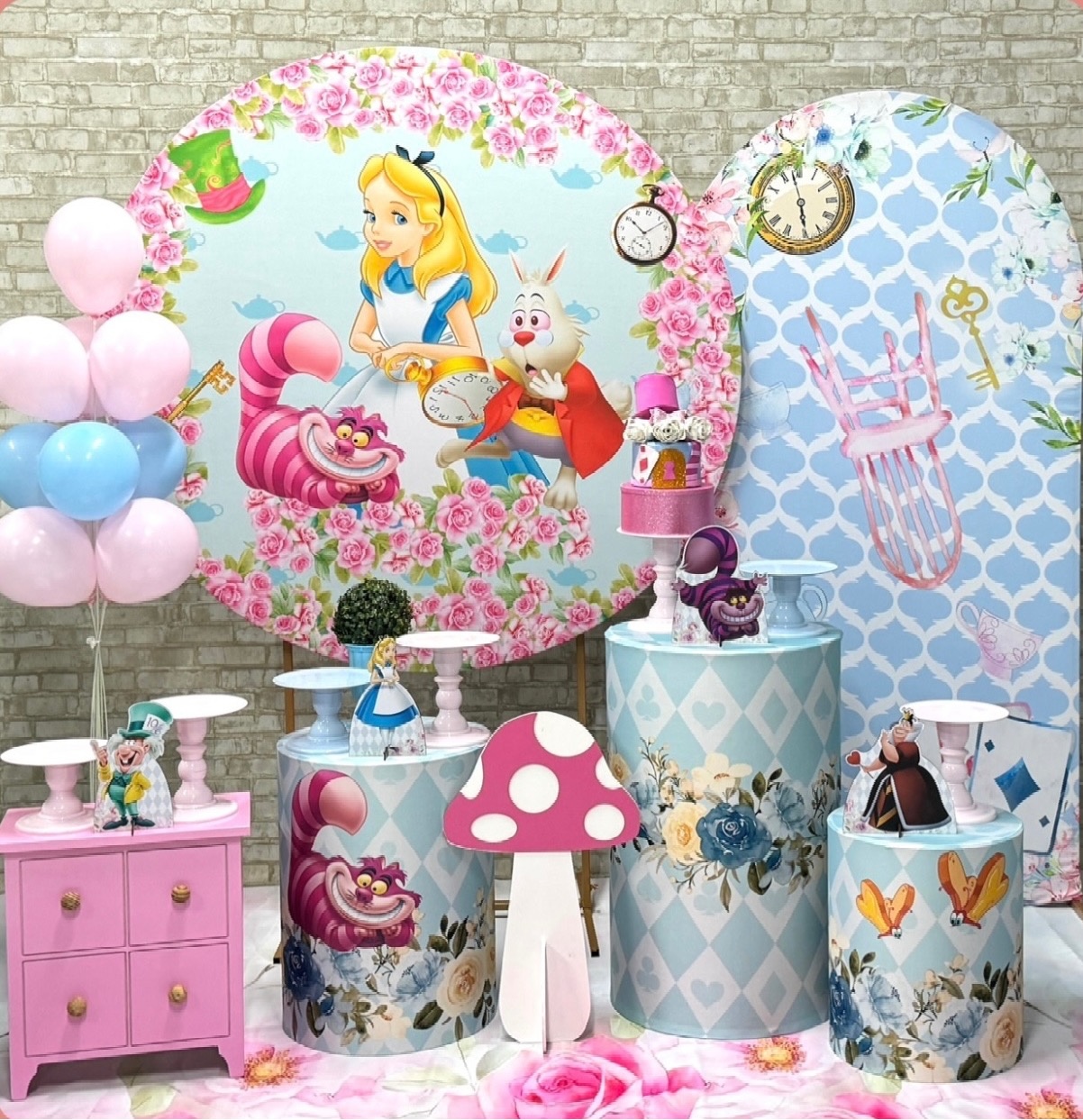 Alice No País das Maravilhas - Modelo 3 Com Painel Lateral Romano  - SofistiqueDecor