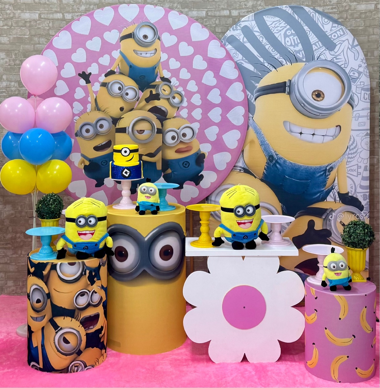 Minions Rosa Com Painel Lateral Romano  - SofistiqueDecor